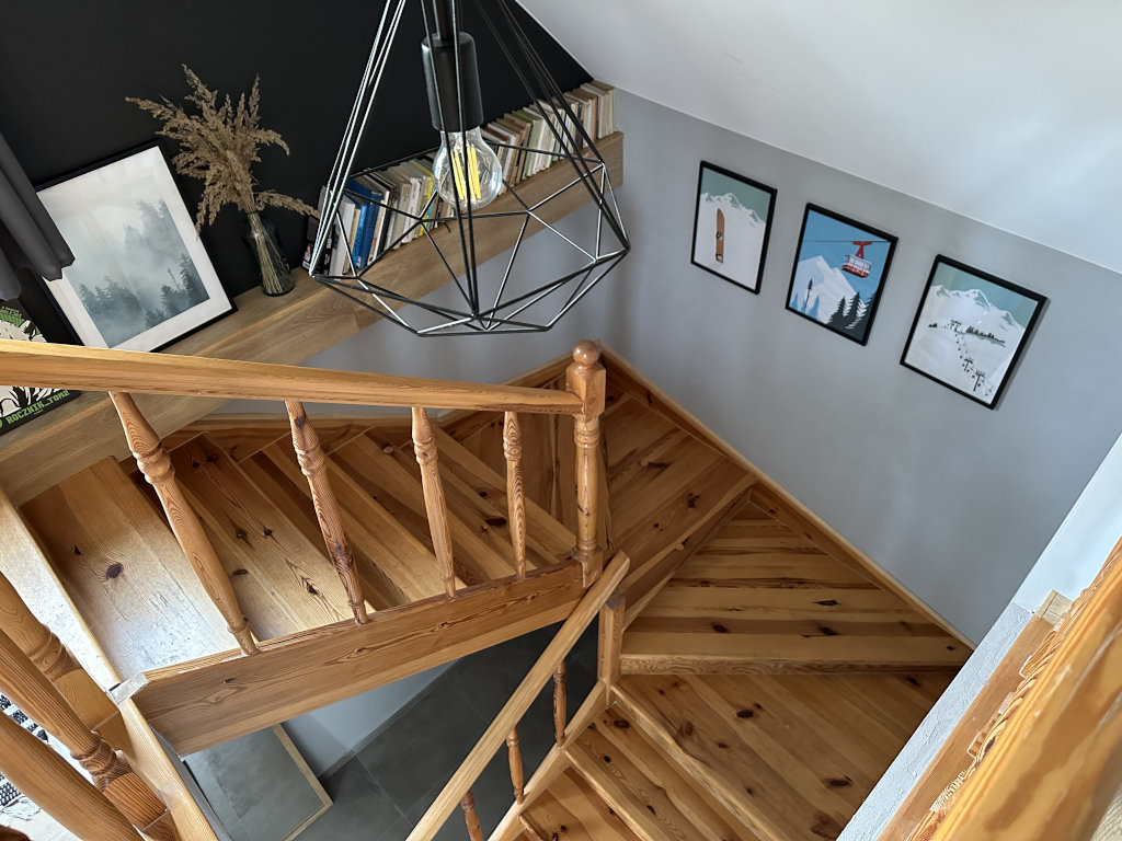 Schody na piętro domu do wynajęcia Dablin 9